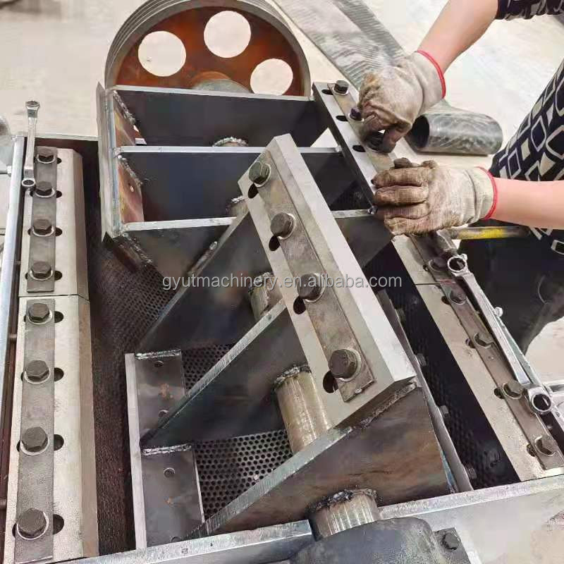 가장 새로운 코코넛 허크 크레이셔 머신 크기가 1-5cm 2300*2000*2100mm