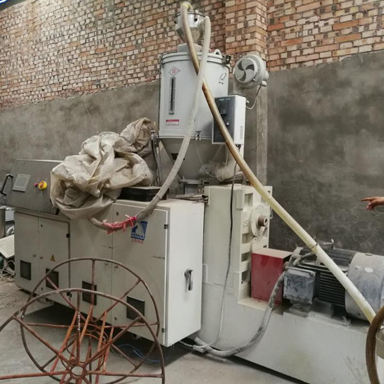 제조 공장에서 내구성 있는 물 파이프에 대한 중고 플라스틱 파이프 제조 기계