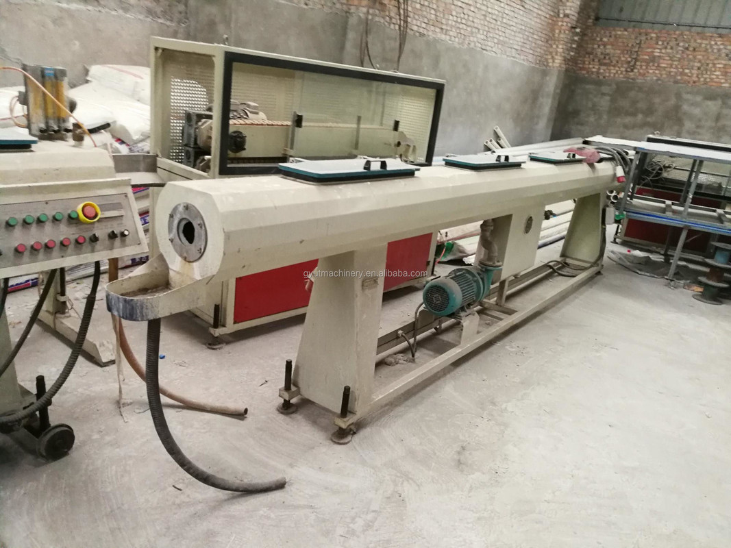 제조 공장에서 내구성 있는 물 파이프에 대한 중고 플라스틱 파이프 제조 기계