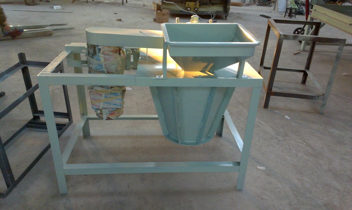 230 KG 자동 베이컨 커널 껍질을 벗기는 기계 월넛 껍질을 벗기기 위한 하드 껍질 크래커