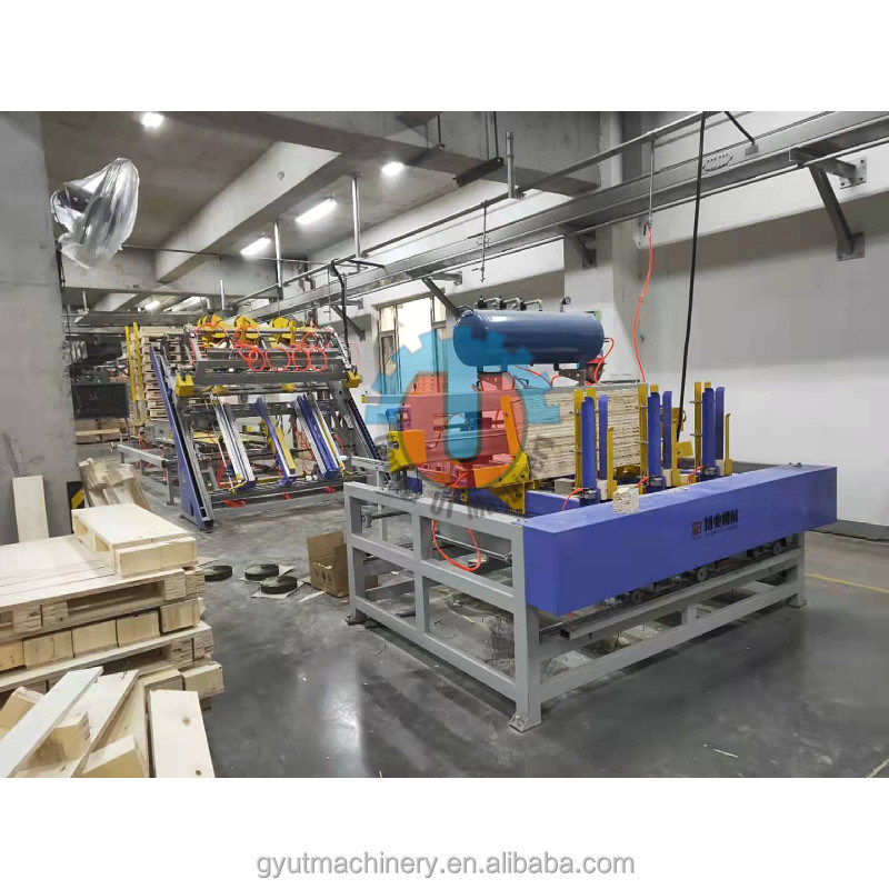 유로 목재 팔레트를 위한 완전 자동 팔레트 나들기 기계 2-2.5m3/24H 용량