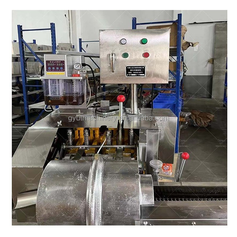 부드러운 달콤한 옥수수 껍질을 벗기기 위한 컨베이어 기반의 블랙 옥수수 껍질 닦기 기계